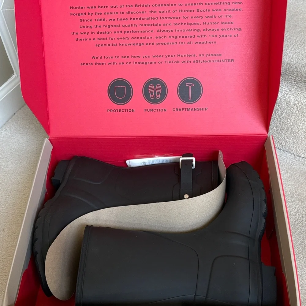 NIB Hunter Classic Black Rain Boots - Picture 4 of 6